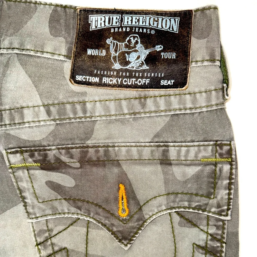 Men’s Vintage True Religion Cut-Off Camo Shorts Size 30